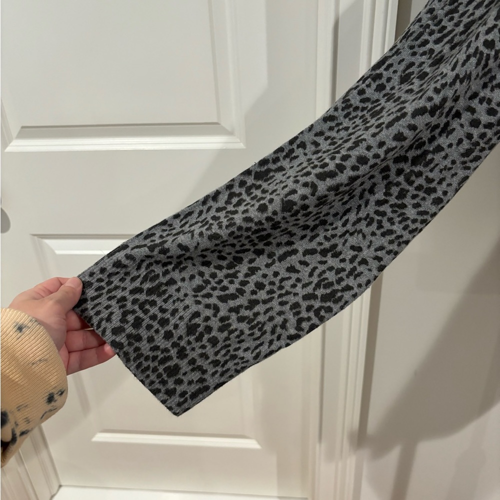Monrow grey leopard sweater size large NWT - Picture 2 of 6